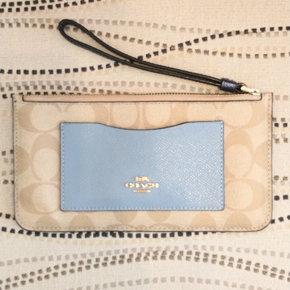 Coach Handbags - Coach credit card holder. Wristlet change purse.